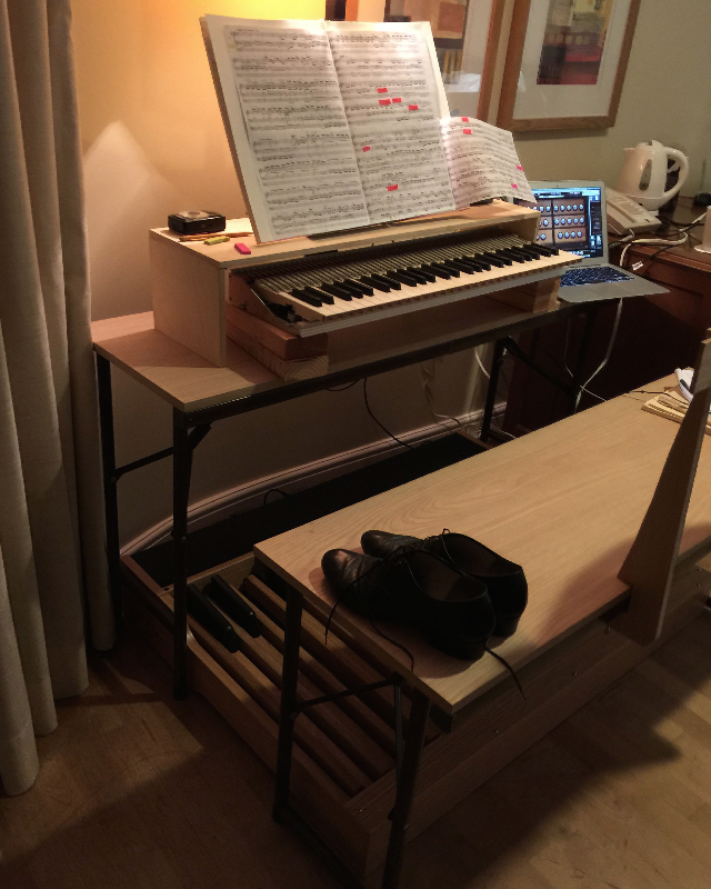 Hotel room organ