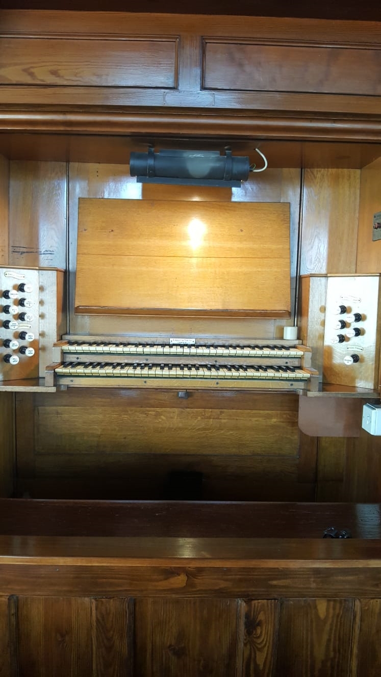Pipe Organ Console