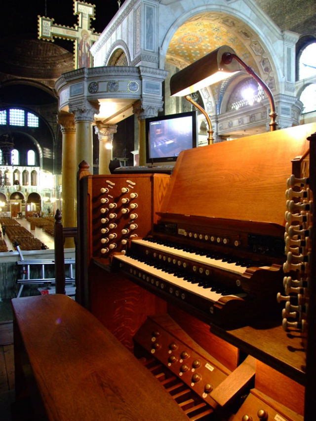 Westminster Cathedral - Apse organ console