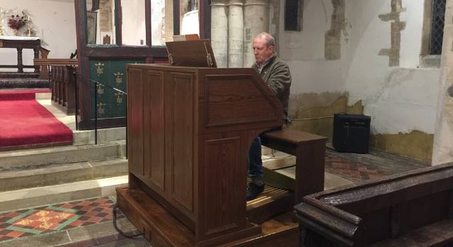 Organist Nick Pollard on the Viscount Envoy Organ