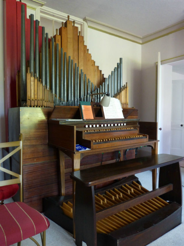 Small Pipe organ side view
