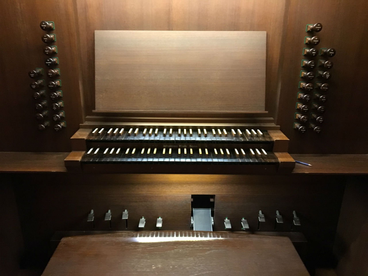 Console of the Victoria Concert Hall organ