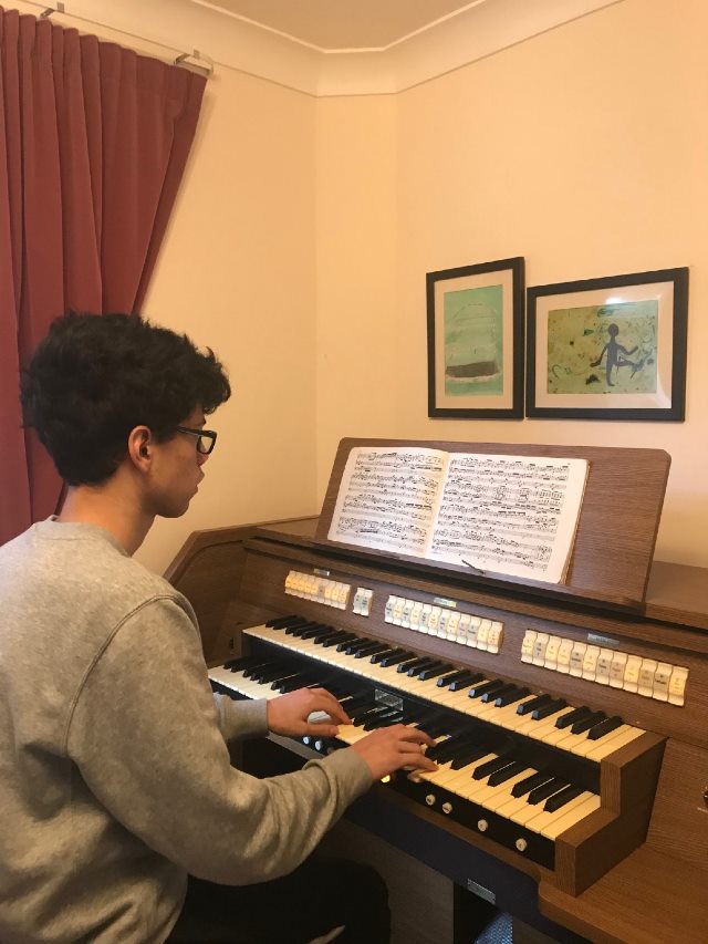 Viscount digital practice organ in a home.
