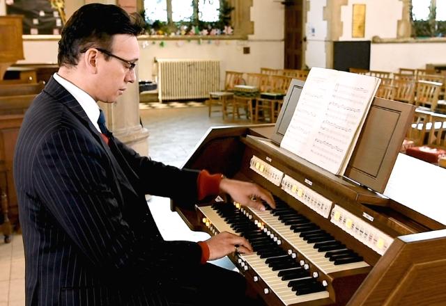 Jonathan Kingston plays J.S. Bach's Jesu Joy of Man’s Desiring on a Viscount church organ