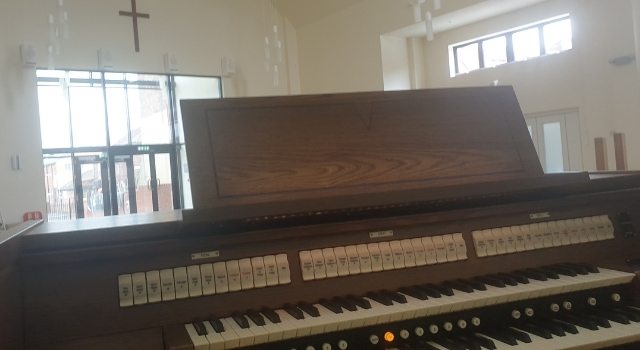 Viscount Envoy 35-FV organ at Driffield Methodist Church