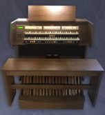 Vivace 40 organ console