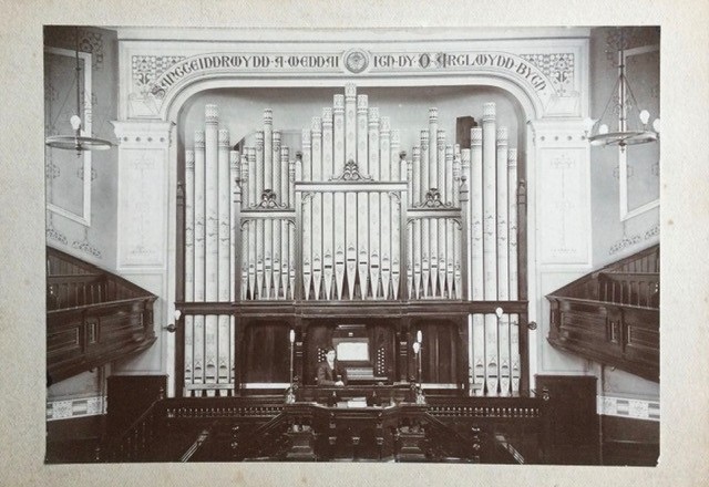 Organ at Jerusalem Calvinistic Methodist chapel Ton Pentre