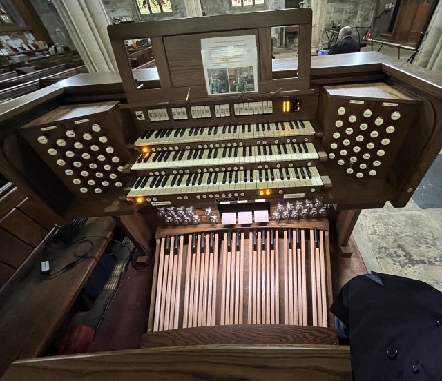 Regent 361 organ console