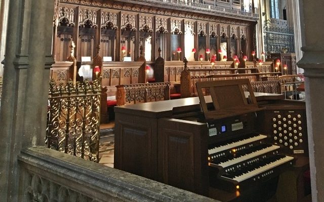 Bristol Cathedral Viscount Hire Organ in situ in front of pipe organ case