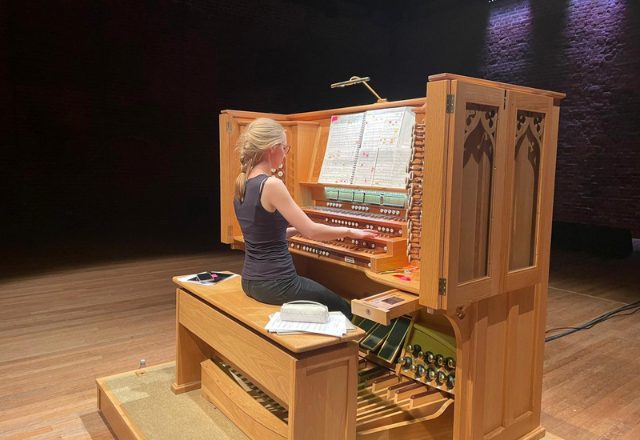 Anna Lapwood on Regent Classic Organ