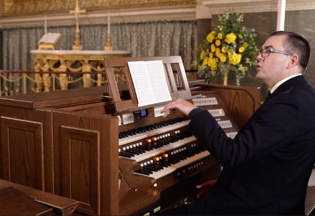 Jonathan Eyre on Viscount Organ