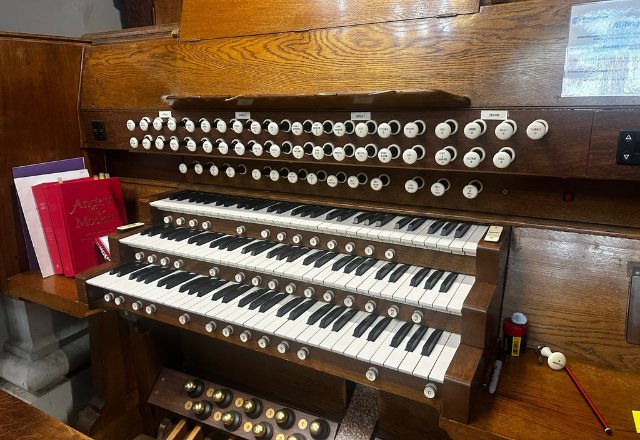 Unusual organ console