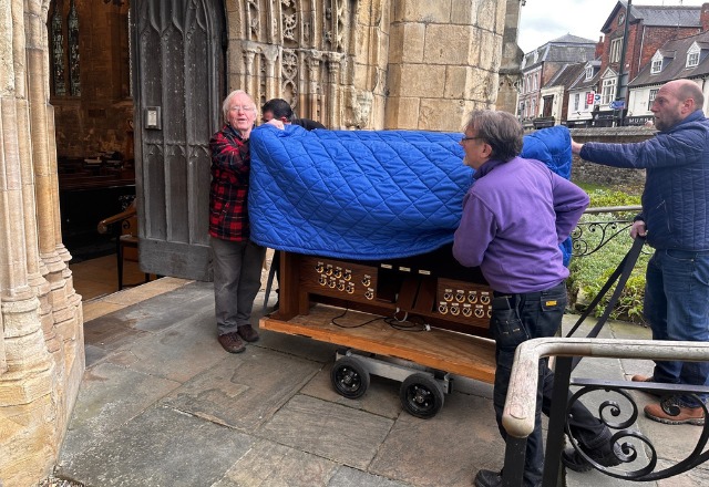 Moving the organ console inside