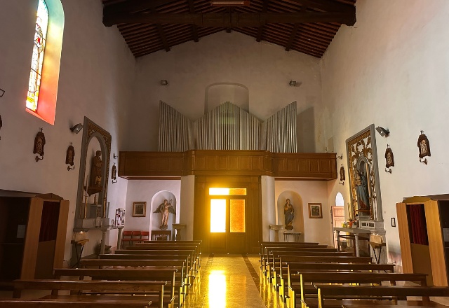 Riparbella Church pipe façade