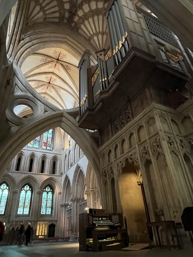 Wells Cathedral pipe and Viscount organ